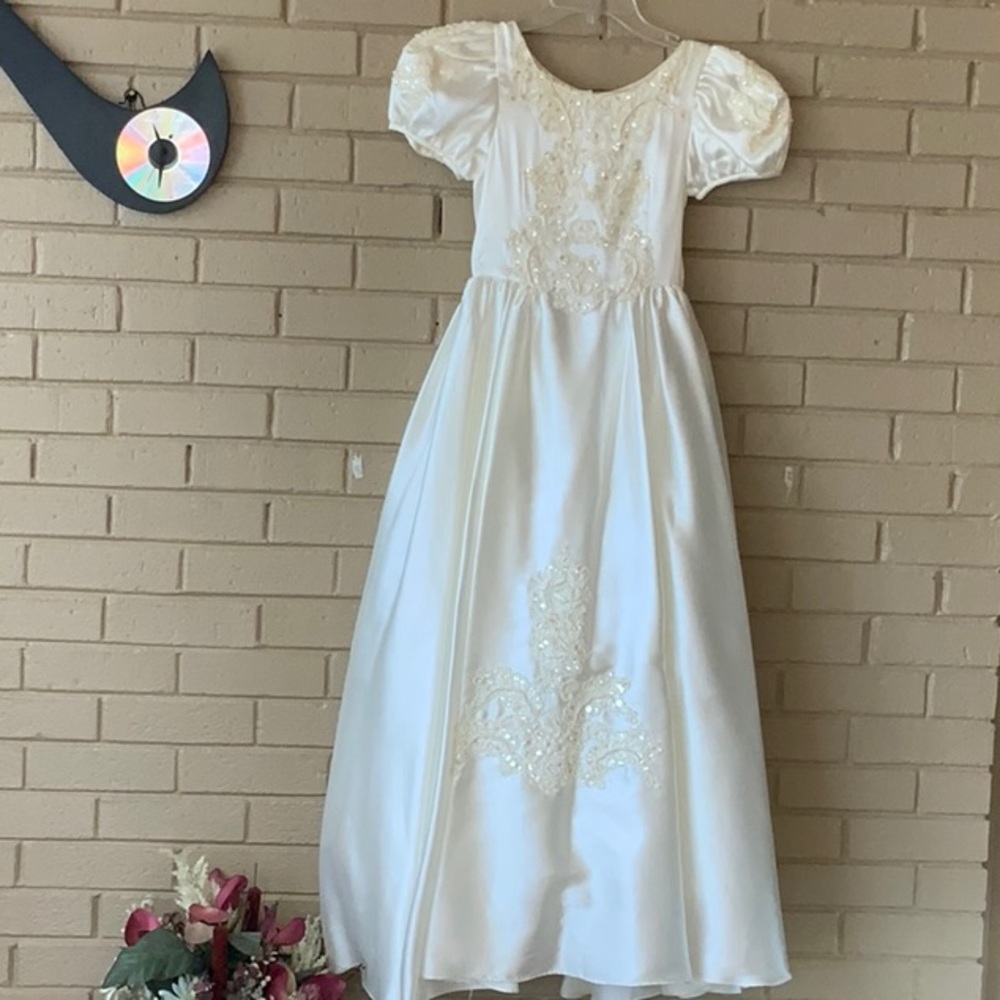 Santa Monica. Junior Bride gown and head piece